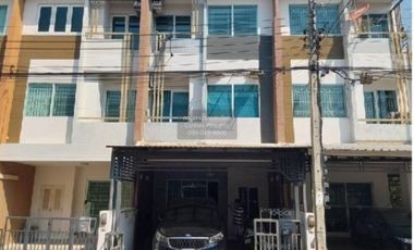 Casa adosada en venta de 3 habitaciones en Mueang Nonthaburi, Nonthaburi