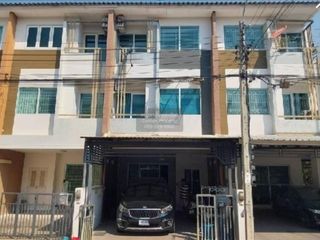 Casa adosada en venta de 3 habitaciones en Mueang Nonthaburi, Nonthaburi