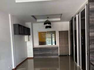 Casa adosada en venta de 3 habitaciones en Mueang Nonthaburi, Nonthaburi