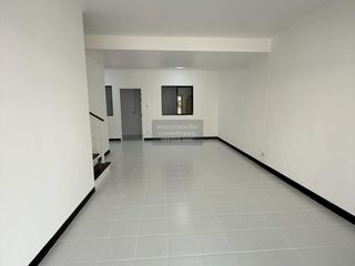 For sale 3 bedrooms townhouse in Khlong Luang, Pathum Thani