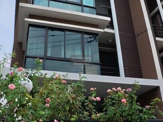 Casa adosada en venta de 4 habitaciones en Khan Na Yao, Bangkok