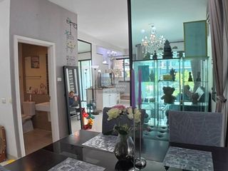 Casa adosada en venta de 4 habitaciones en Khan Na Yao, Bangkok