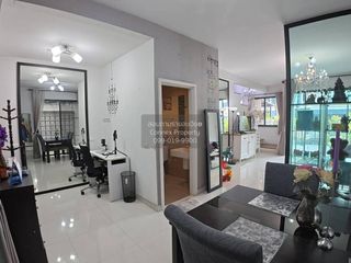 Casa adosada en venta de 4 habitaciones en Khan Na Yao, Bangkok
