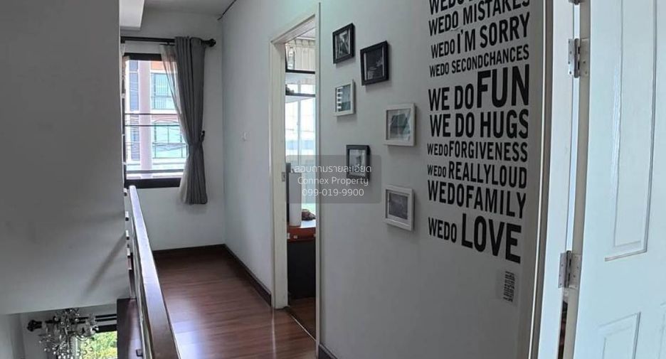 Casa adosada en venta de 4 habitaciones en Khan Na Yao, Bangkok