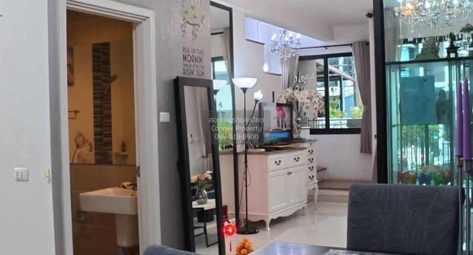 Casa adosada en venta de 4 habitaciones en Khan Na Yao, Bangkok
