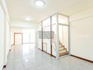 Casa adosada en venta de 5 habitaciones en Wang Thonglang, Bangkok