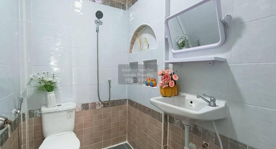 For sale 4 bedrooms townhouse in Bang Khen, Bangkok