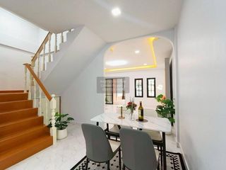 Casa adosada en venta de 4 habitaciones en Bang Khen, Bangkok