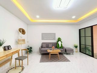 Casa adosada en venta de 4 habitaciones en Bang Khen, Bangkok