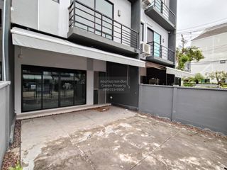 Casa adosada en venta de 3 habitaciones en Phra Pradaeng, Samut Prakan