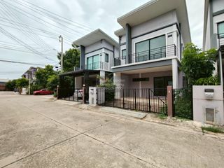 Casa adosada en venta de 3 habitaciones en Thung Khru, Bangkok