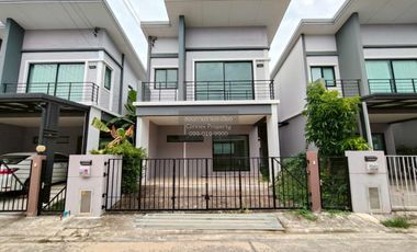 For sale 3 bedrooms townhouse in Thung Khru, Bangkok