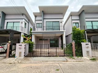 Casa adosada en venta de 3 habitaciones en Thung Khru, Bangkok