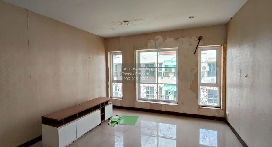 Casa adosada en venta de 3 habitaciones en Bang Bon, Bangkok
