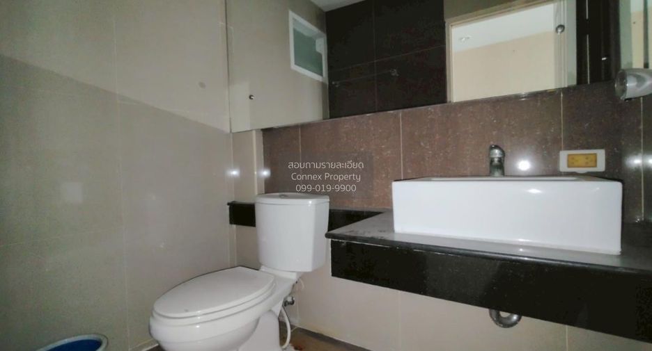 Casa adosada en venta de 3 habitaciones en Bang Bon, Bangkok