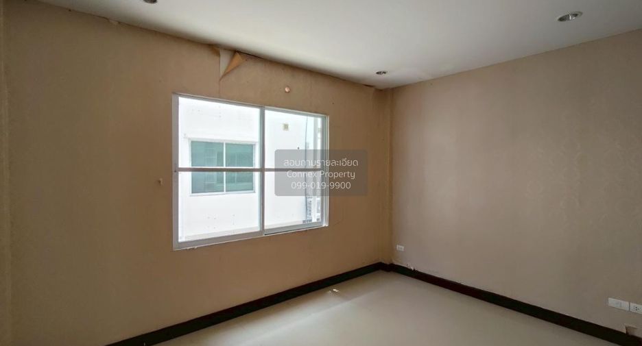 Casa adosada en venta de 3 habitaciones en Bang Bon, Bangkok