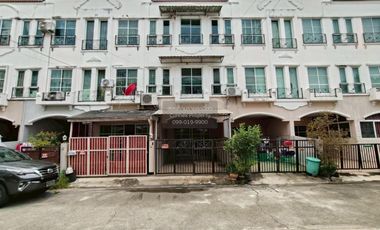 Casa adosada en venta de 3 habitaciones en Bang Bon, Bangkok