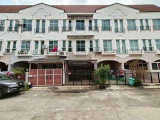 Casa adosada en venta de 3 habitaciones en Bang Bon, Bangkok