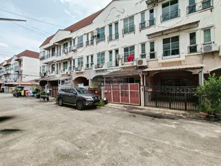 Casa adosada en venta de 3 habitaciones en Bang Bon, Bangkok