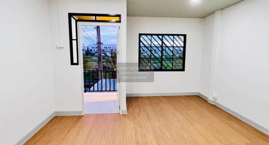 Casa adosada en venta de 3 habitaciones en Lat Krabang, Bangkok