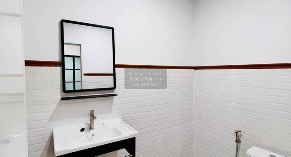Casa adosada en venta de 3 habitaciones en Lat Krabang, Bangkok
