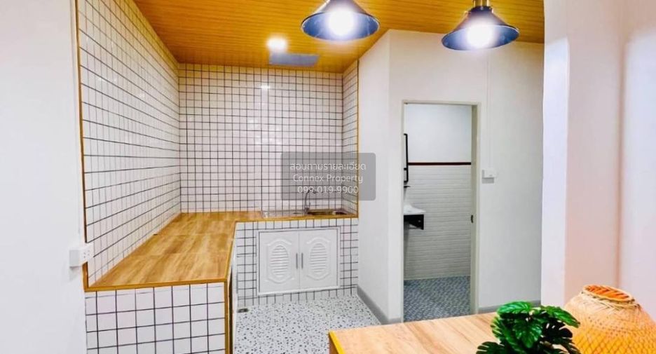 Casa adosada en venta de 3 habitaciones en Lat Krabang, Bangkok