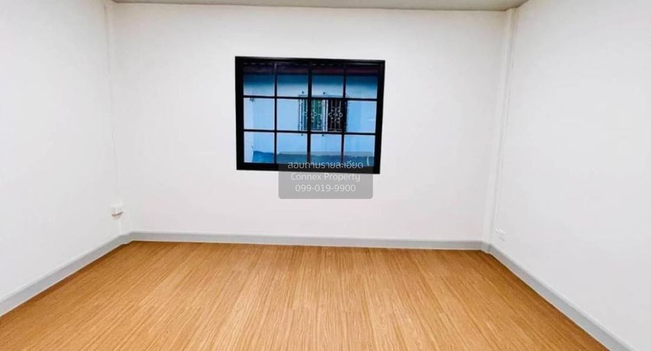 Casa adosada en venta de 3 habitaciones en Lat Krabang, Bangkok