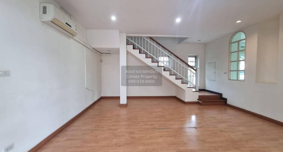 À vendre 4 chambres maison à Phra Khanong, Bangkok