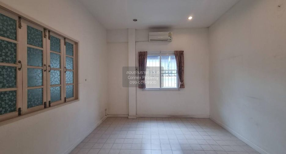 À vendre 4 chambres maison à Phra Khanong, Bangkok