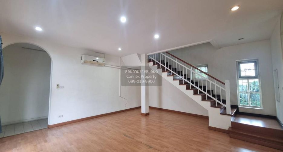 À vendre 4 chambres maison à Phra Khanong, Bangkok