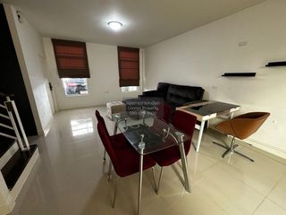 Casa adosada en venta de 3 habitaciones en Bang Khen, Bangkok