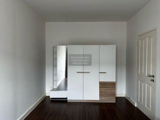 Casa adosada en venta de 3 habitaciones en Bang Khen, Bangkok