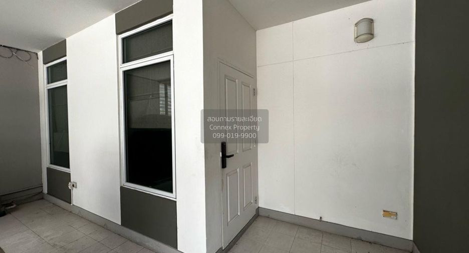 Casa adosada en venta de 3 habitaciones en Bang Khen, Bangkok