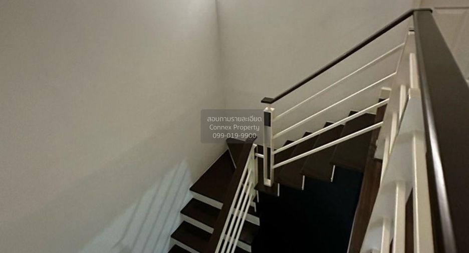 Casa adosada en venta de 3 habitaciones en Bang Khen, Bangkok
