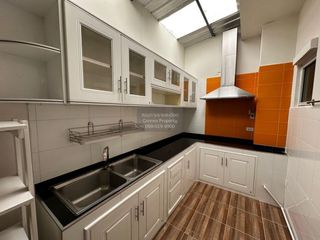 Casa adosada en venta de 3 habitaciones en Bang Khen, Bangkok
