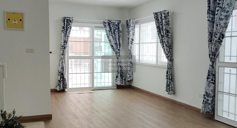Casa adosada en venta de 3 habitaciones en Bang Phli, Samut Prakan
