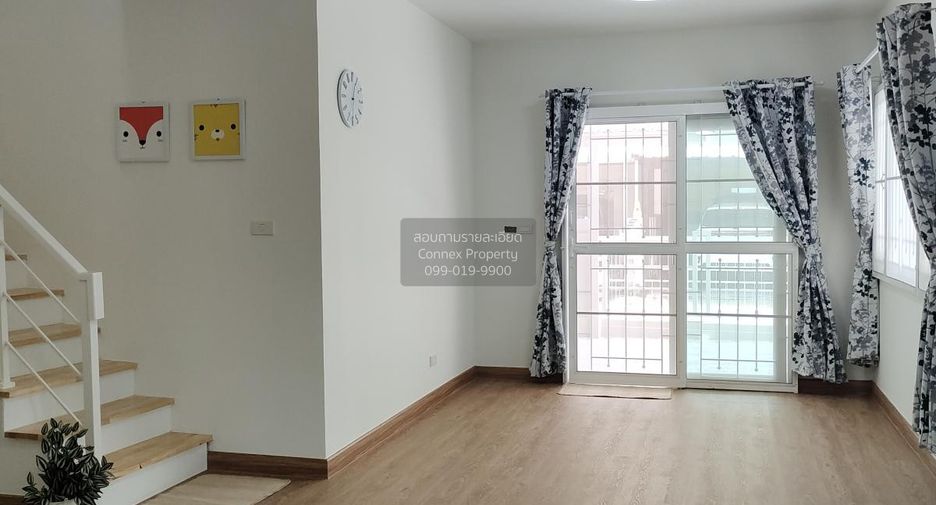 Casa adosada en venta de 3 habitaciones en Bang Phli, Samut Prakan