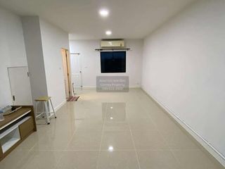 Casa adosada en venta de 3 habitaciones en Bang Bua Thong, Nonthaburi