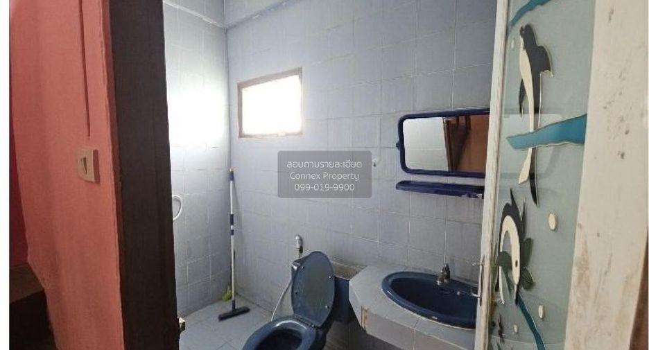For sale 2 bedrooms retail Space in Nakhon Chai Si, Nakhon Pathom