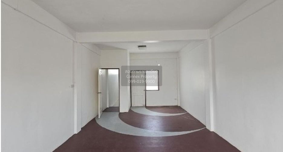 For sale 2 bedrooms retail Space in Nakhon Chai Si, Nakhon Pathom