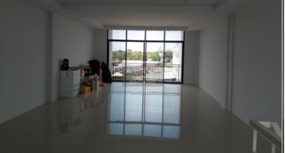 Local comercial en venta de 3 habitaciones en Thung Khru, Bangkok