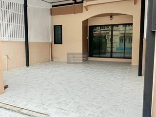 À vendre 3 chambres maison de ville à Bang Bua Thong, Nonthaburi