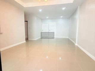À vendre 3 chambres maison de ville à Bang Bua Thong, Nonthaburi