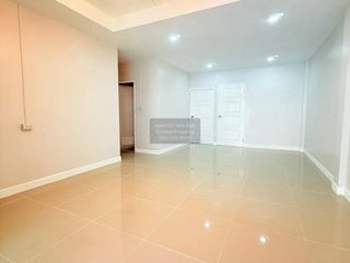 À vendre 3 chambres maison de ville à Bang Bua Thong, Nonthaburi