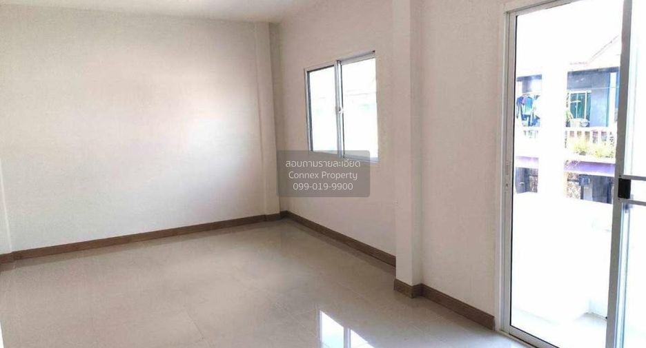 Casa adosada en venta de 3 habitaciones en Khlong Sam Wa, Bangkok