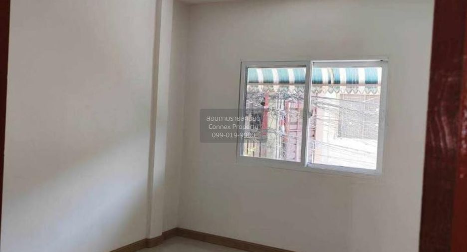 Casa adosada en venta de 3 habitaciones en Khlong Sam Wa, Bangkok