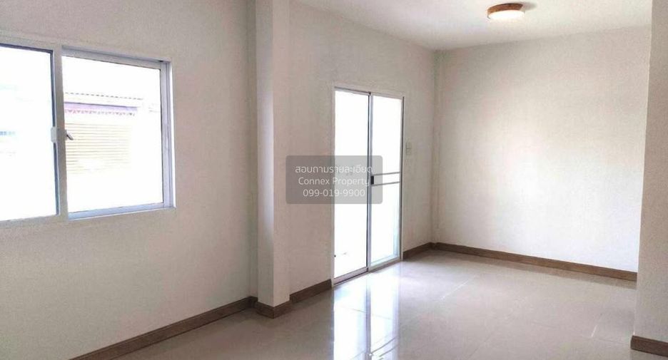 Casa adosada en venta de 3 habitaciones en Khlong Sam Wa, Bangkok