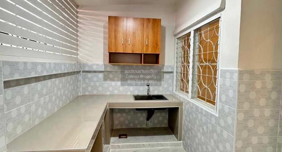Casa adosada en venta de 3 habitaciones en Khlong Sam Wa, Bangkok