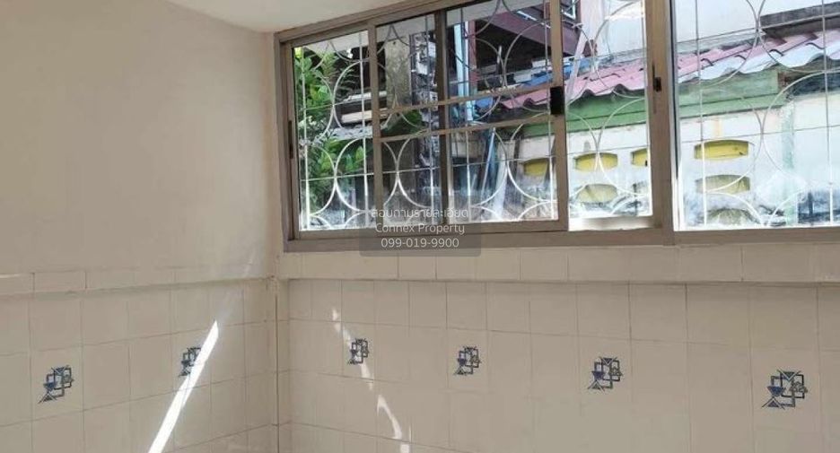 Casa adosada en venta de 3 habitaciones en Khlong Sam Wa, Bangkok