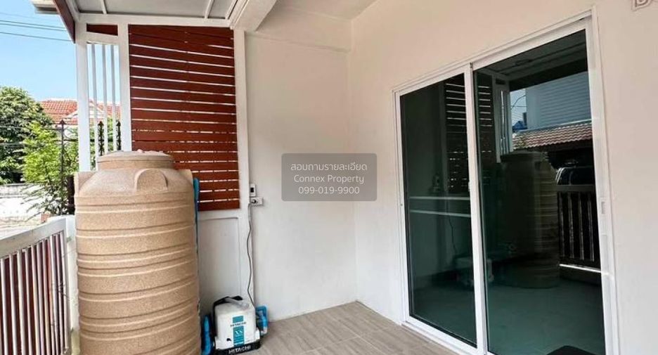 Casa adosada en venta de 3 habitaciones en Khlong Sam Wa, Bangkok